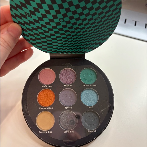 Nightmare before Christmas eyeshadow palette - Picture 6 of 6